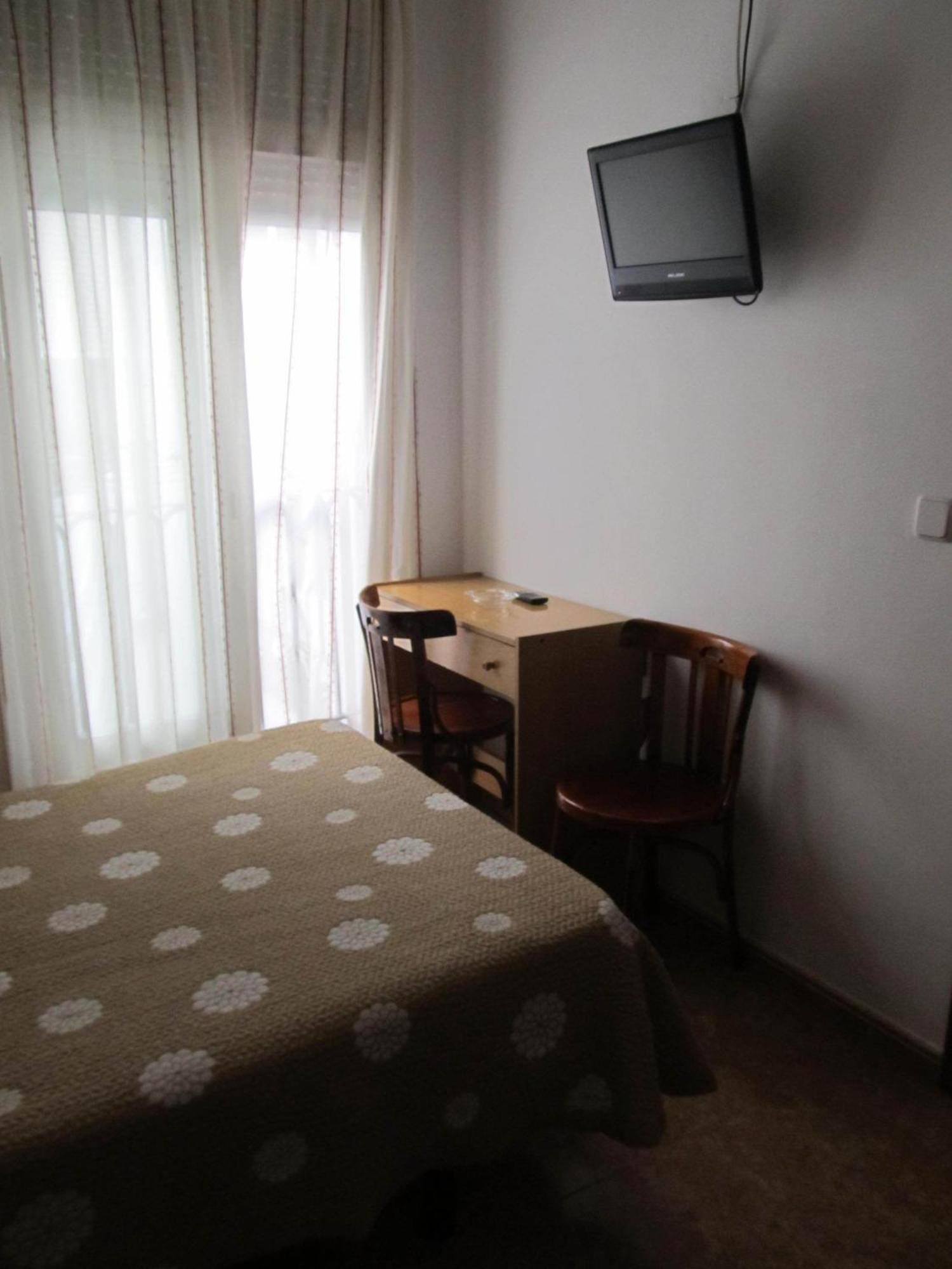 Hostal Las Torres Мадрид Екстериор снимка