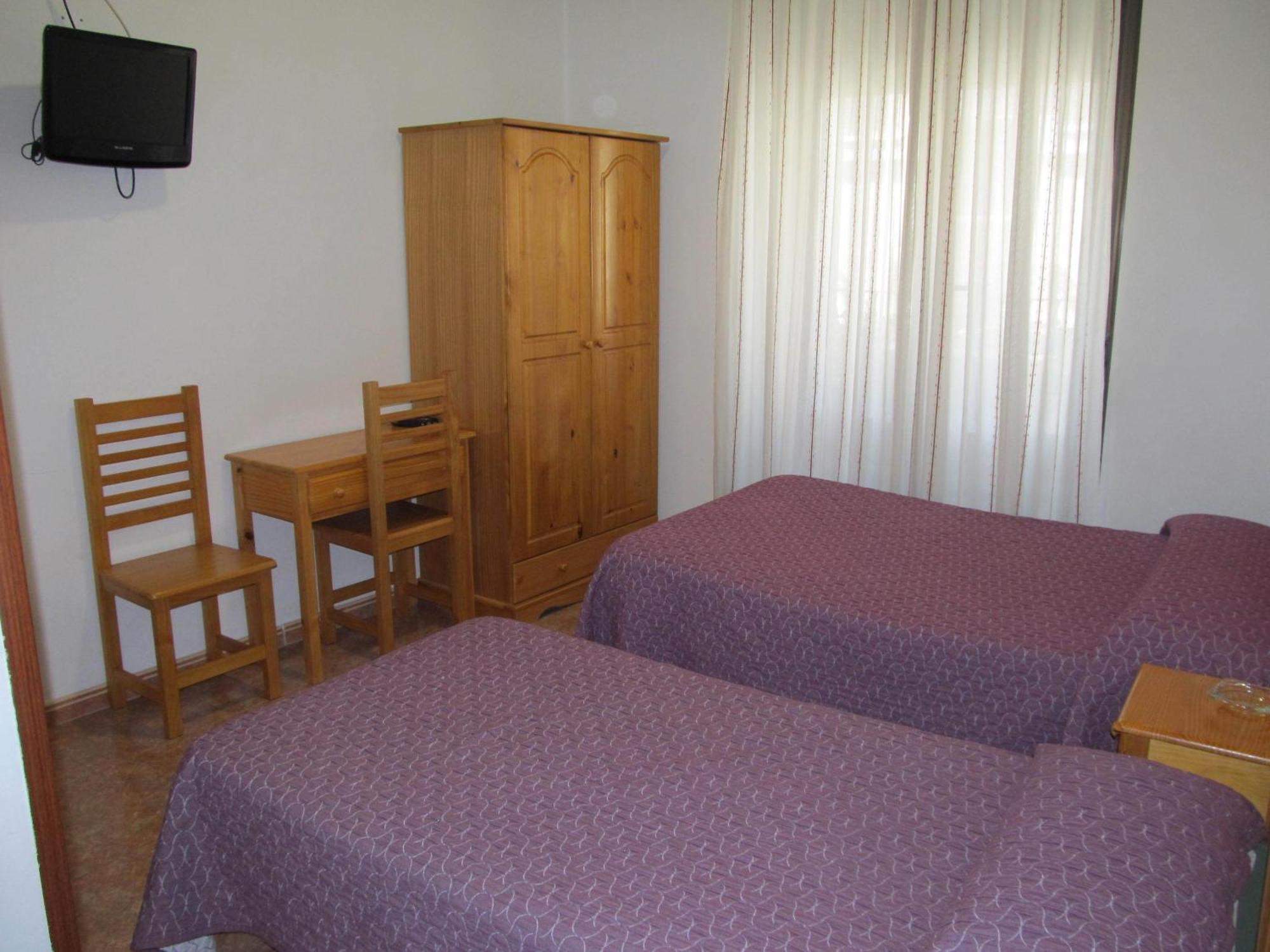 Hostal Las Torres Мадрид Екстериор снимка