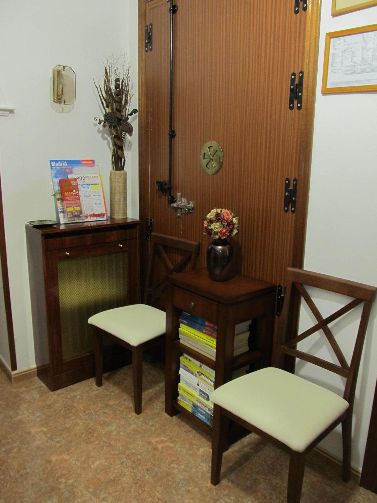 Hostal Las Torres Мадрид Екстериор снимка